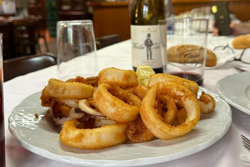 El restaurante centenario en el corazón de Asturias donde no hay cachopo. Ni falta que hace: hay rollo de bonito y cebollas rellenas
