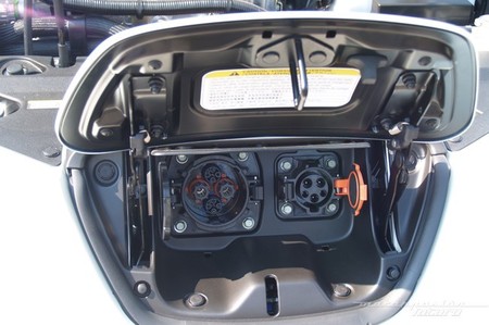 Nissan LEAF 2010 tomas de recarga (rápida y lenta)