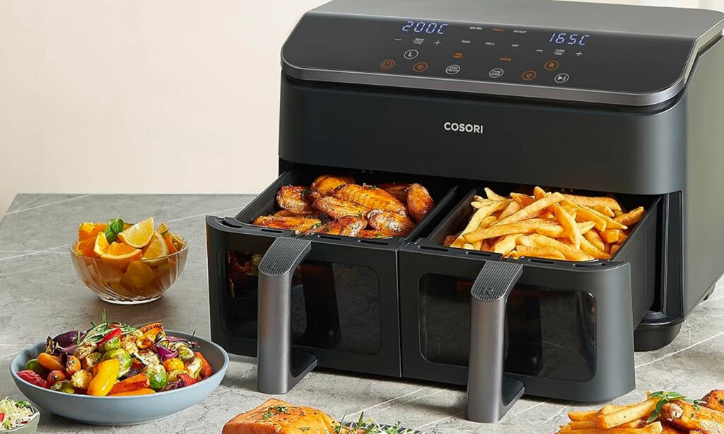 Esta freidora de aire Cosori permite cocinar dos platos a la vez y ahora es un chollazo 