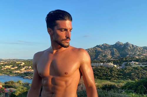 Mariano di Vaio Shirtless