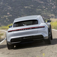 El Porsche Taycan Cross Turismo se retrasa: la versión familiar de la berlina eléctrica no se desvelará hasta 2021