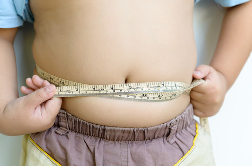 Los niños propensos a la obesidad son más vulnerables a los anuncios de comida chatarra