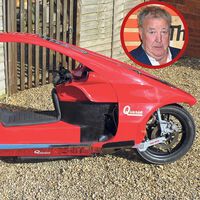 Un visionario casi consigue que las motos se condujesen con los pies por delante, hasta que su invento se topó con 'Top Gear'