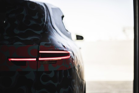 Mercedes Benz Eqc 2019 011