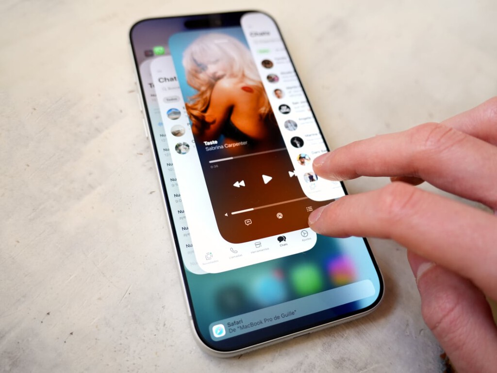 Veo a mis amigos cerrar siempre las apps de la del iPhone. Creen que ayuda a su batería, pero están obligando al procesador a trabajar el doble 