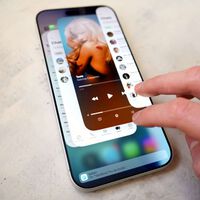 Veo a mis amigos cerrar siempre las apps de la del iPhone. Creen que ayuda a su batería, pero están obligando al procesador a trabajar el doble