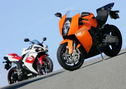 Mini comparativa KTM RC8 Vs Yamaha R1