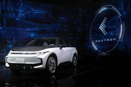 De fabricar iPhones a querer revolucionar la industria del automóvil: Foxconn desvela sus primeros coches eléctricos
