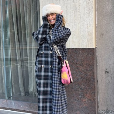 Las gabardinas de cuadros más buscadas de Zara: elegancia británica para las que se han cansado del trench clásico 
