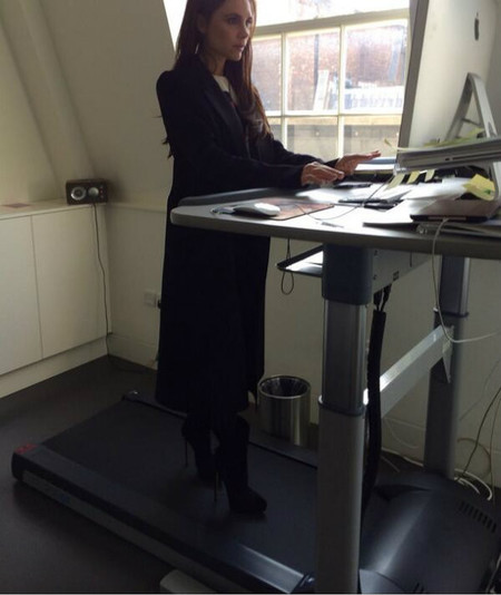 Fan total de Vicky Beckham trabajando