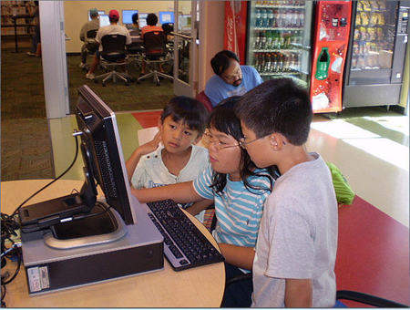 Cuando los niños miran vídeos en You Tube, están a pocos clics de visualizar contenidos inapropiados