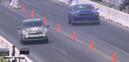 Video: Mira cómo un Toyota Prius Hellcat destruye a un Challenger Demon en un arrancón