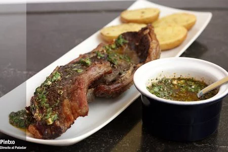 Receta de churrasco asado con chimichurri de cilantro