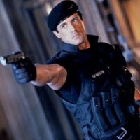 'Demolition Man' es una de las mejores películas de Sylvester Stallone e hizo historia del cine con un cambio que afectó a su versión española