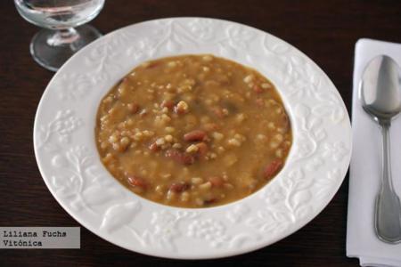 Alubias pintas con arroz y verduras. Receta saludable