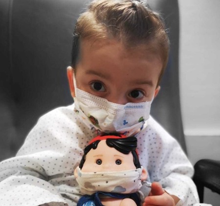 La historia de superación de Víctor, un niño de tres años trasplantado de seis órganos en el Hospital la Paz, centro del Covid-19