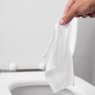 Poca gente lo sabe: este es el lugar correcto para tirar el papel higiénico