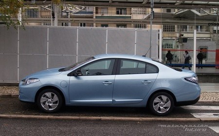 Renault Fluence Z.E. lateral 50
