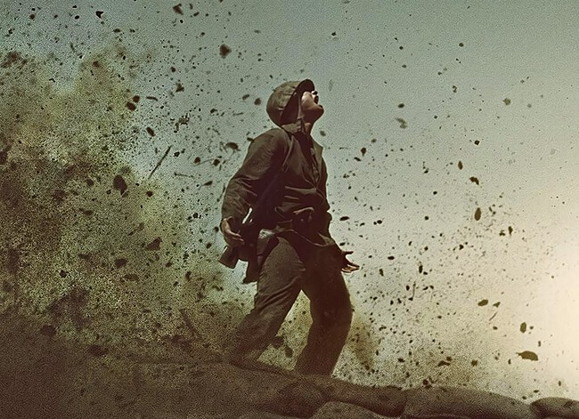 Netflix tira la casa por la ventana con su nueva película bélica. Tiene al actor de IT, se estrenará en cines y su primer tráiler apunta alto