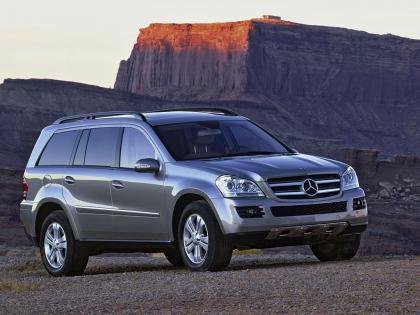 Mercedes GL bien mojadito y humedecido