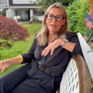 Berta, madre de 10 hijos: "La mejor forma para ahorrar y organizar la economía en casa es comprar huchas de latón"