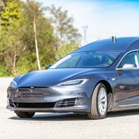 Ya puedes disfrutar de un Tesla Model S convertido en coche fúnebre por 'tan solo' 185.000 euros