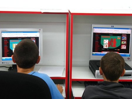 Plantean imputar a los padres por abandonar a sus hijos en Internet