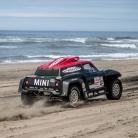 Alguno se tomó tan en serio lo de la navegación en el Dakar, que terminó dentro del mar. Por Yazeed Al Rajhi