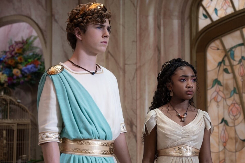 La temporada 2 de 'Percy Jackson' tomó una decisión arriesgada al distanciarse de los libros. Creo que acierta llevando la historia a un tono más adulto