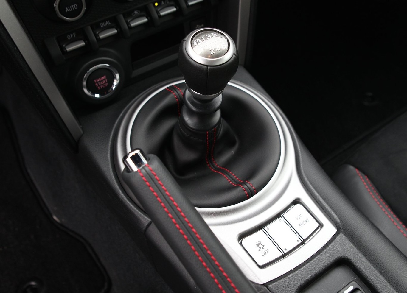 Si queremos coches más seguros, la transmisión manual debe morir