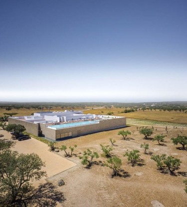 Y en medio de la nada te encuentras a modo Oasis el EcorkHotel