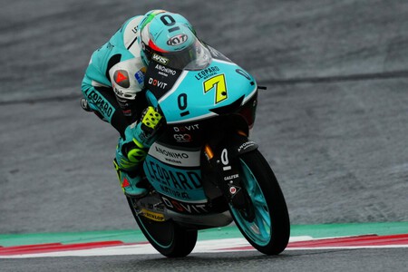Dennis Foggia extiende la racha liderando Moto3 en Austria para seguir metiendo miedo a las GasGas