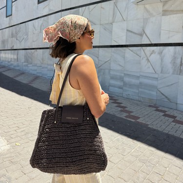 Las nuevas On Running en color helado de praliné que mejor quedan con vestidos cortos este verano 