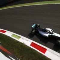 Lewis Hamilton logra un aplastante Grand Chelem en Monza... y asegura medio título
