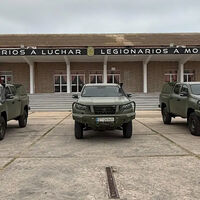 España lleva años usando como coche del Ejército los Santana que no han salido muy buenos que se diga. Los han cambiado por unos Peugeot y a los militares no les está haciendo gracia