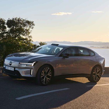 Probamos el Volvo ES90: una enorme berlina eléctrica comodísima para viajar que consume lo mismo que el Renault 5 eléctrico
