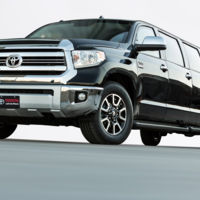 ¿Un Toyota pick-up de ocho puertas? Sólo en el SEMA