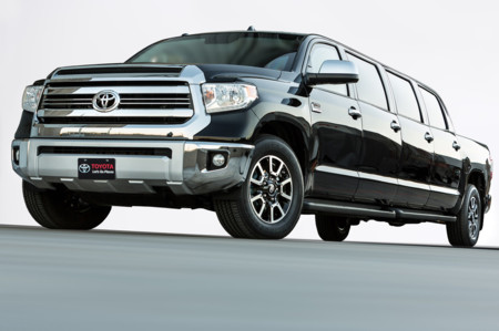 ¿Un Toyota pick-up de ocho puertas? Sólo en el SEMA