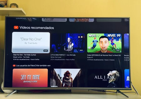 下にスクロールすると、おすすめのリストが永遠に続きます。