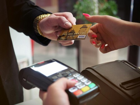 Cobro extra por pagar con tarjeta es ilegal, recuerda la Profeco: así puedes denunciar