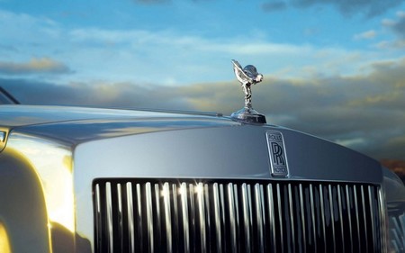 Rolls-Royce considera seriamente fabricar híbridos enchufables para el mercado chino