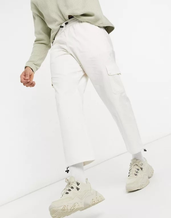 Pantalones color crema utilitarios de Hi-Tec