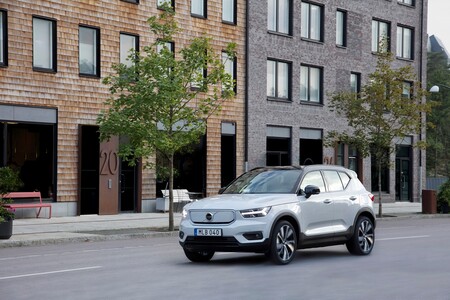 Hasta 418 km de autonomía y carga rápida del 80 % en media hora, pero lo mejor del SUV eléctrico urbano no es solo eso