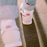 Asics agota en las rebajas de El Corte Inglés las zapatillas retro a mitad de precio que más vamos a llevar  