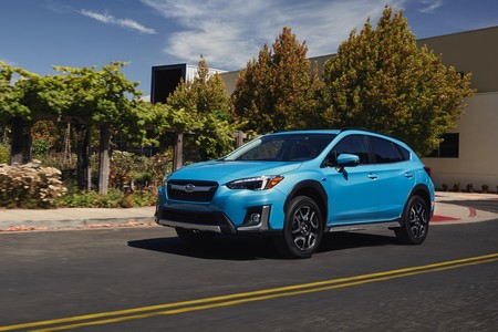 El Crosstrek Hybrid es el primer coche híbrido enchufable de Subaru con hasta 27 km en modo 100% eléctrico