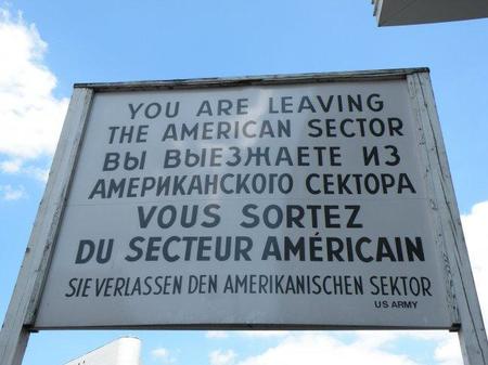 Letrero Checkpoint Charlie