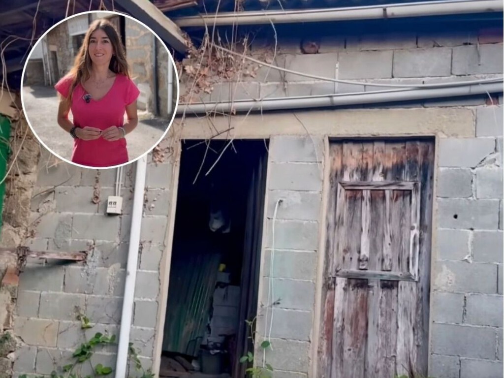 Carla, la joven que ha comprado una casita en una aldea de Galicia por 12.000 euros: “Los techos no están perfectos y los muebles son muy antiguos, pero le voy a poner mucho cariño”