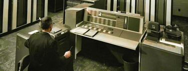 Hoy en día los programadores tienen a la IA: hace 60 años tenían que "picar" código literalmente en tarjetas perforadas 
