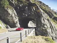 ¿Qué se siente manejar un Ferrari F40 en los Alpes suizos?