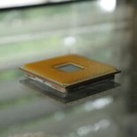AMD crece gracias a la IA y sus chips, pero los gamers pagan los platos rotos 